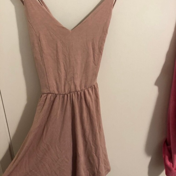 Tops and dresses. - Picture 4 of 6